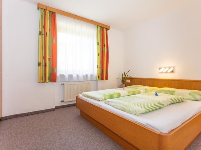 saalbach-ferienwohnungen-schattberg-schlafzimmer-1